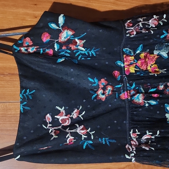 💐Lulu's💐Black Embroidered Midi Dress💐 - Picture 4 of 4